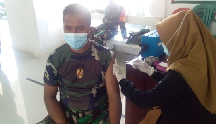 Kodim 1413 Buton Berikan Vaksinasi Booster Ke Anggota TNI.