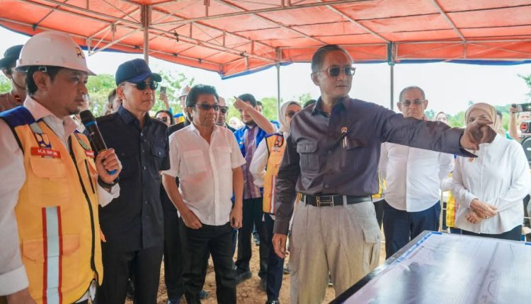 Menteri PU Tinjau Lokasi Pembangunan Jembatan Buton – Muna dan Aspal Buton