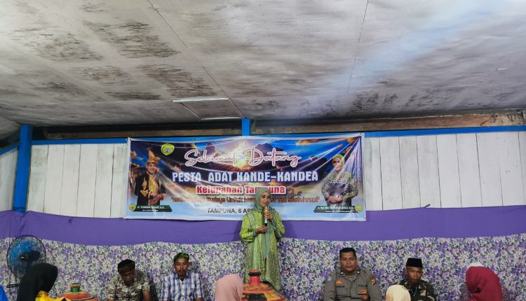 Ir. Wa Ode Hamsinah Bolu, M.Sc, Hadiri Ritual Adat Kande-Kandea