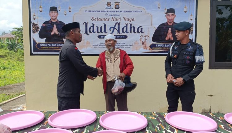 Batalyon B Pelopor Brimob Sultra Distribusikan 840 Kupon Daging Kurban ke Masyarakat