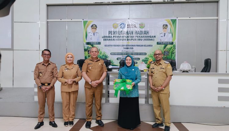 Wali Kota Baubau Serahkan Hadiah Lomba KEDAI 2026
