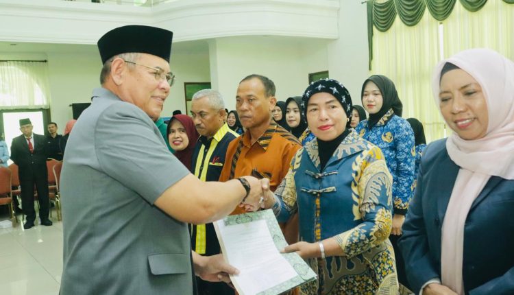 Walikota Beri Kenaikan Pangkat Pengabdian pada PNS