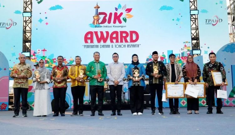 Wali Kota Baubau Terima BIK Award 2026
